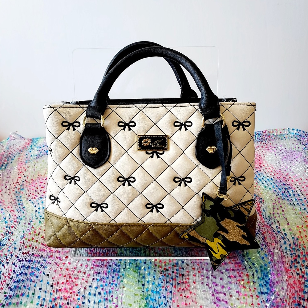 ⤵️LUV BETSY By Betsey Johnson Irish Cream Bowtie Tote Purse - Green Camo🤍 - Picture 12 of 13